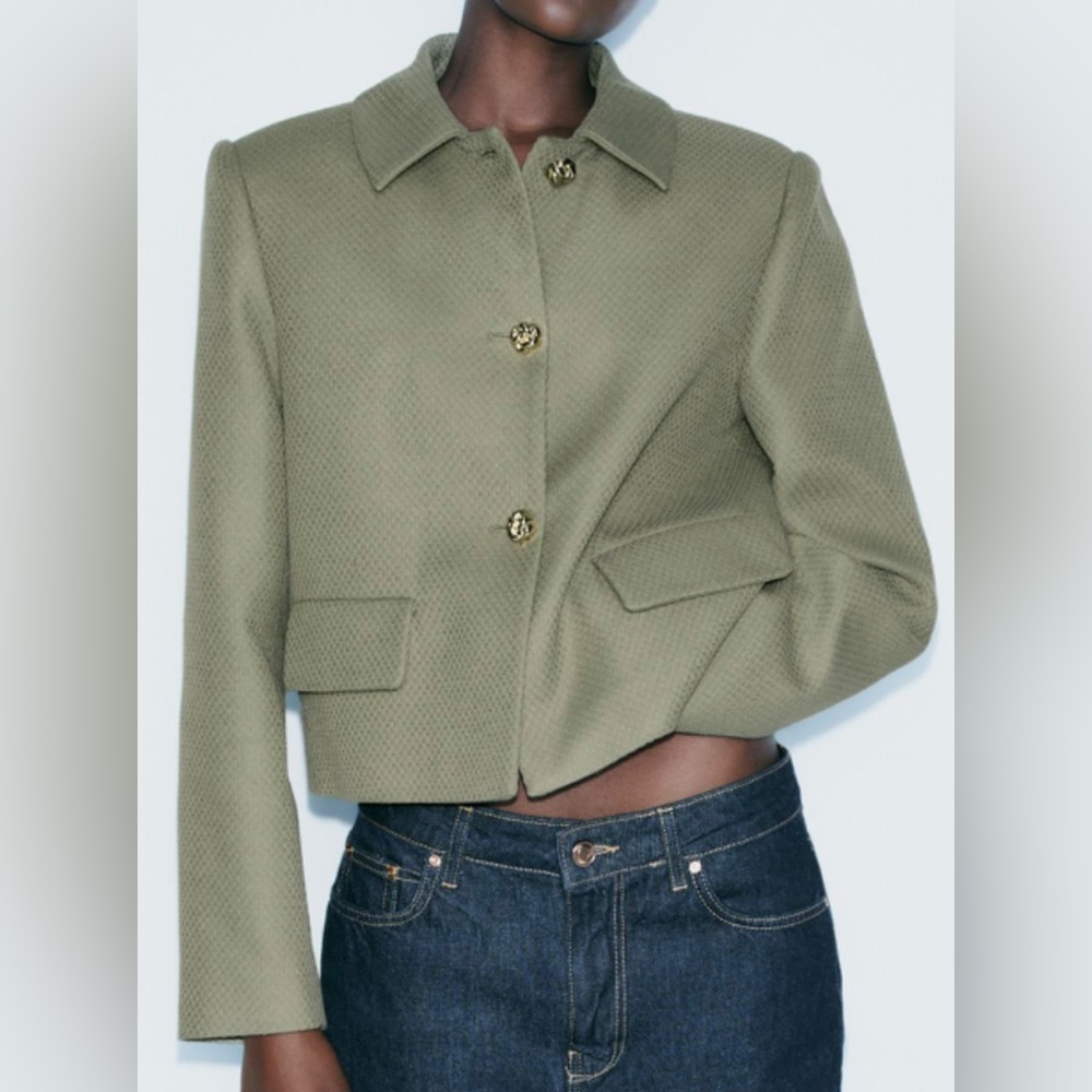 Blazer with lapel collar and long sleeves